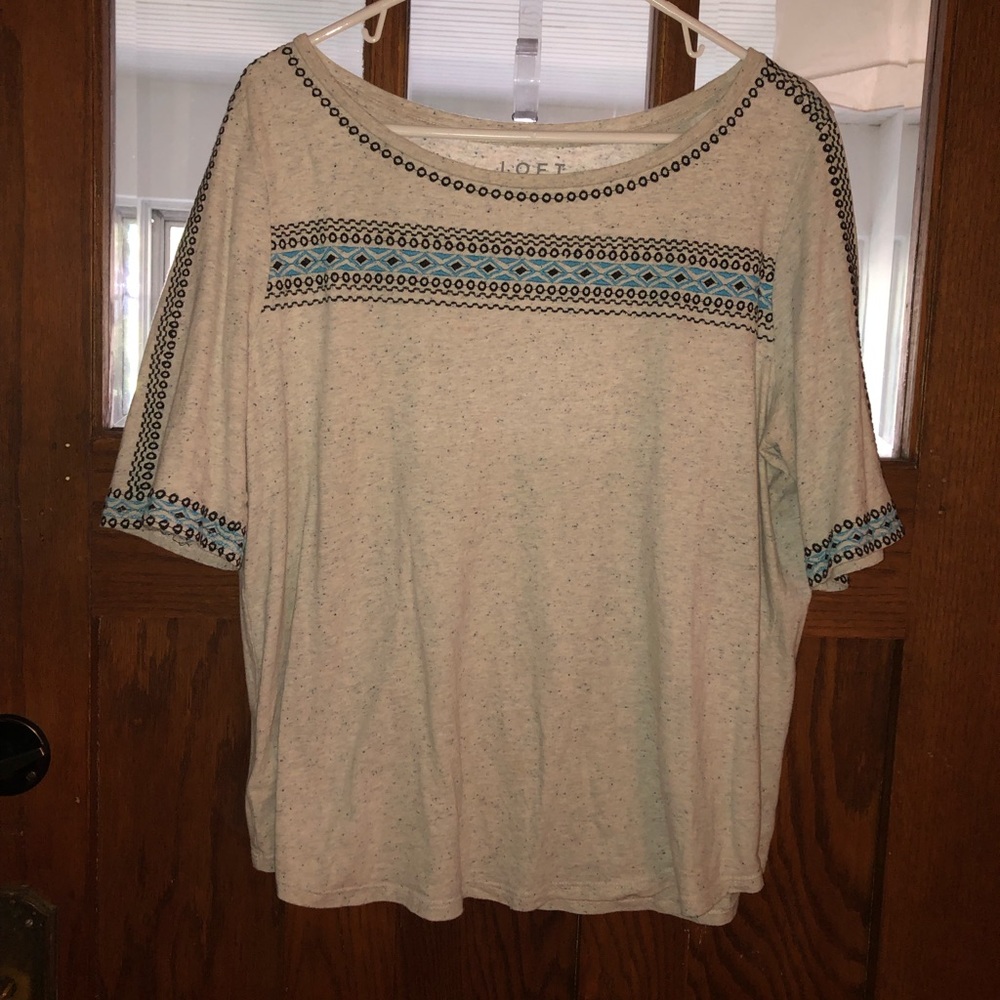 Crew neck tee with embroidered trim